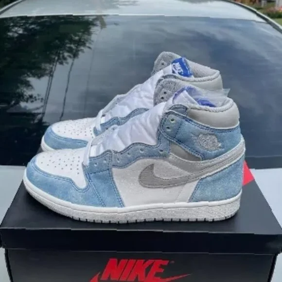 Jordan 1 Retro OG High Hyper Royal